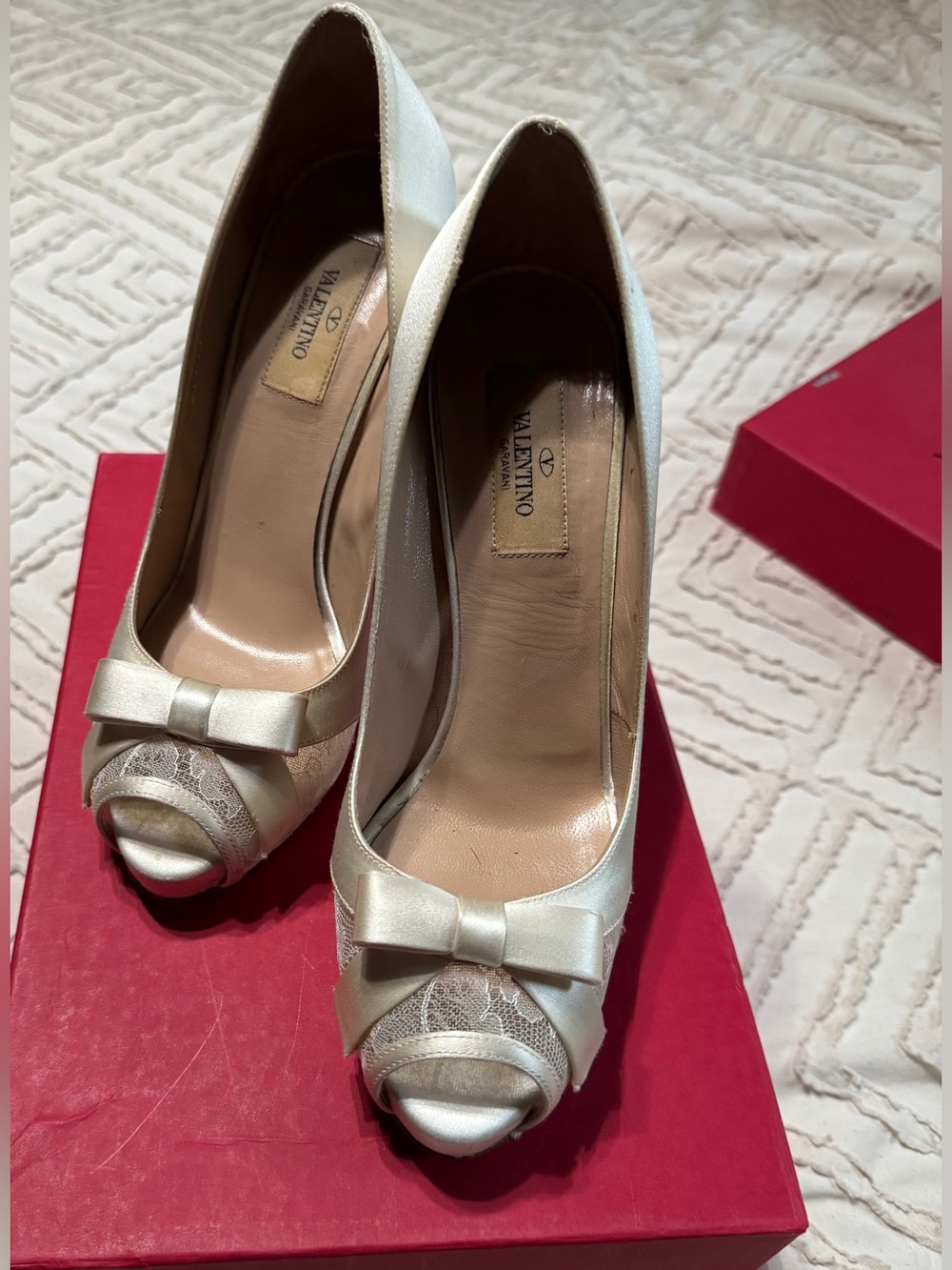 Valentino Satin lace pumps 38